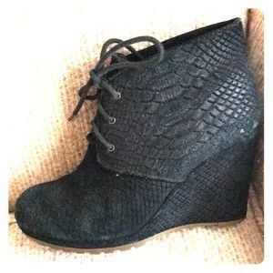 Rosegold lace-up ankle booties